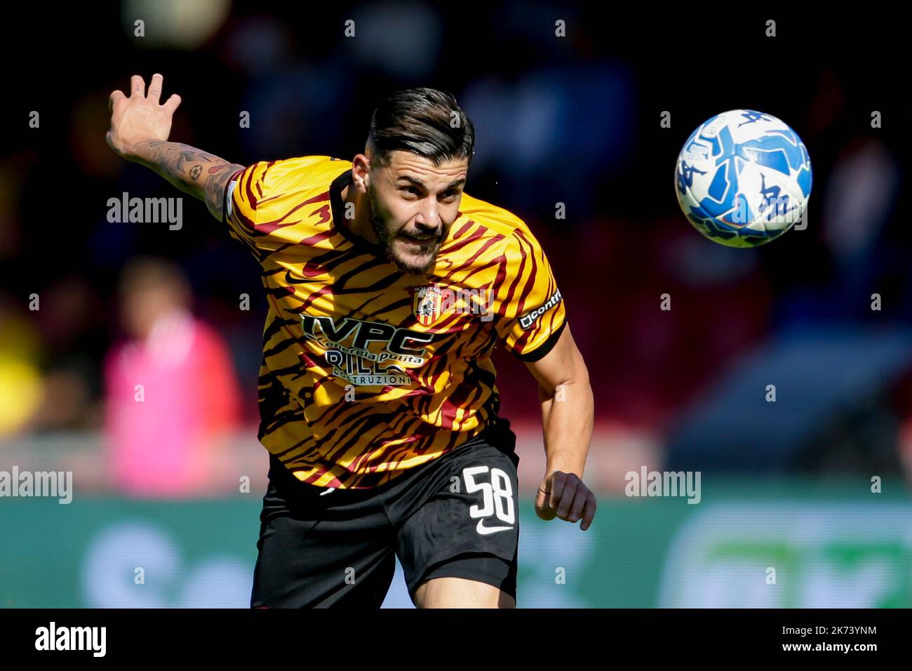 Christian Pastina, difensore italiano di Benevento, durante la partita di calcio di Serie B tra Benevento e Ternana allo Stadio Ciro Vigorito di Benevento, Italia, il 15 2022 ottobre. Foto Stock