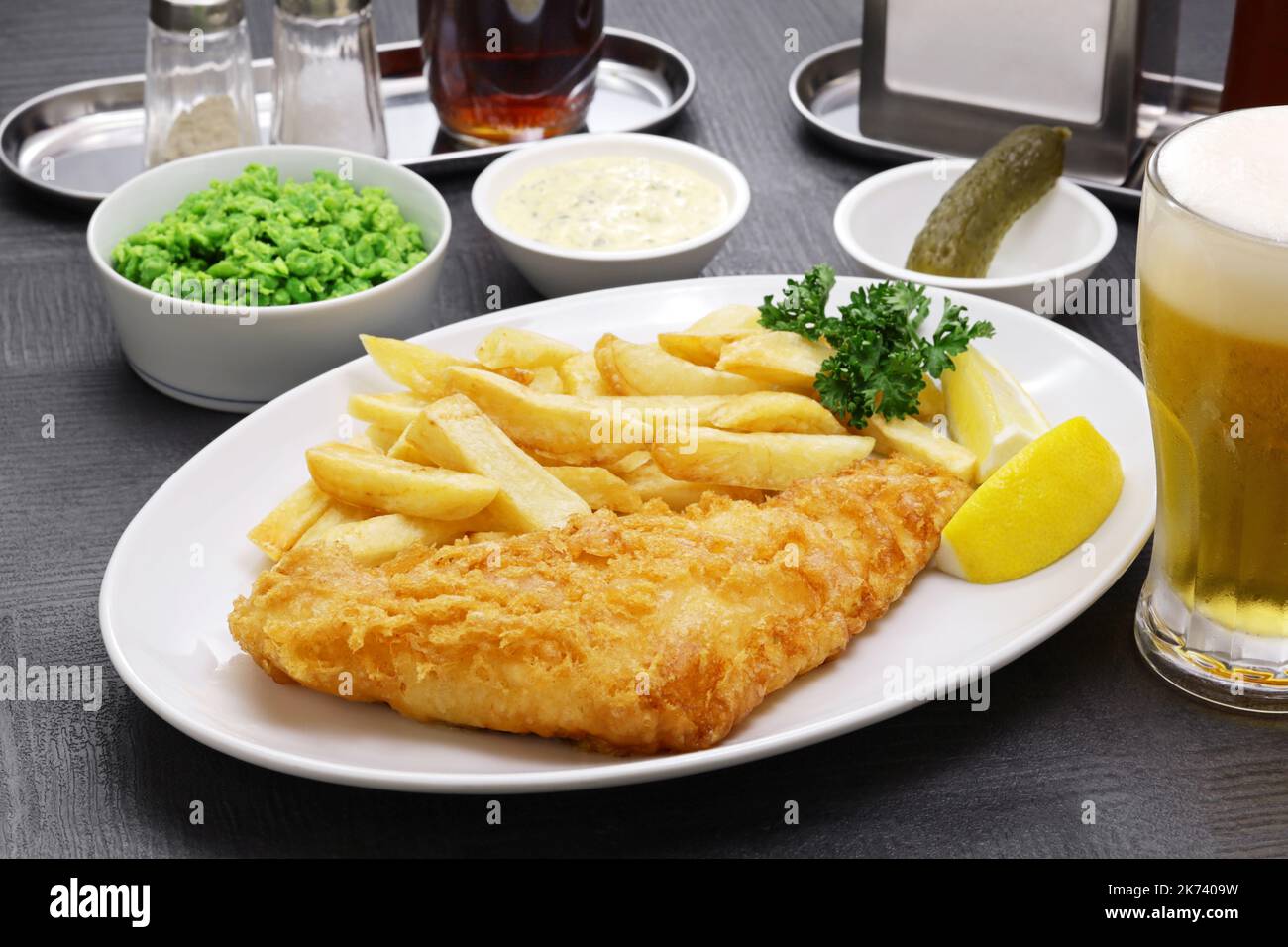 Pesce e patatine fatti in casa, piatto nazionale britannico Foto Stock