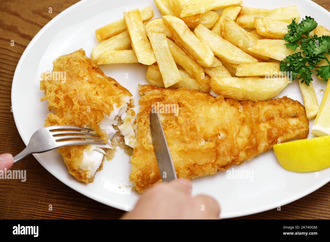 Pesce e patatine fatti in casa, piatto nazionale britannico Foto Stock