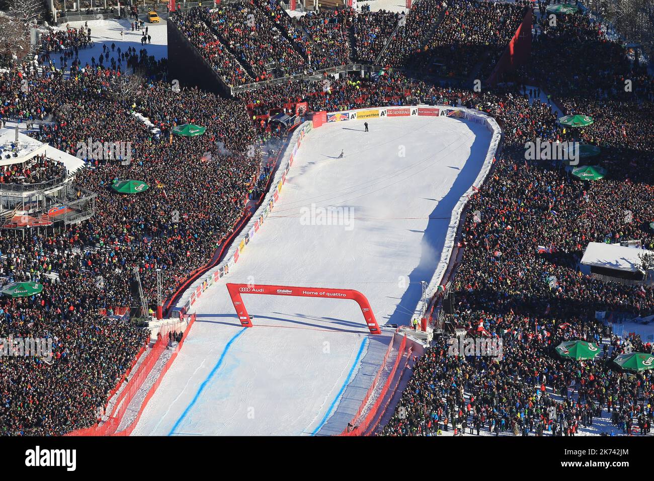 Dominik PARIS al finih della FIS Alpine Ski World Cup Men's Downhill a Kitzbuehel, il 21 gennaio 2017. Dominik PARIS vince il francese Valentin GIRAUD MOINE, terzo anche il francese Johan CLAREY. © Pierre Teyssot / Maxppp Foto Stock