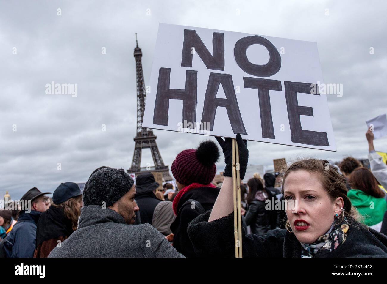 Circa un migliaio di persone hanno manifestato a Parigi contro il decreto anti-immigrazione del presidente americano Donald Trump (Muslim Ban), Place du Trocadero, sabato 4 febbraio 2017. Foto Stock