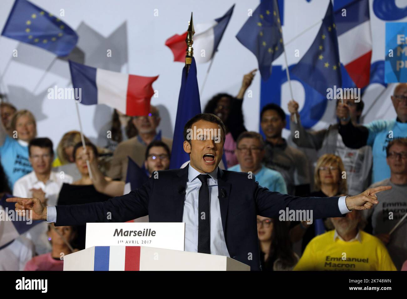 Capo del movimento politico 'en Marche!' E candidato alle elezioni presidenziali francesi del 2017 Emmanuel Macron tiene un discorso durante un incontro a Marsiglia Francia del 01 aprile 2017 Foto Stock