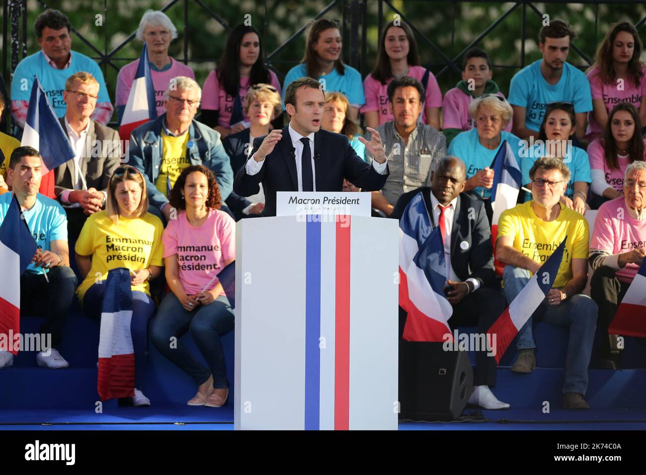 Albi, Francia, 4th 2017 maggio ultimo raduno di Emmanuel Macron, candidato alle elezioni presidenziali. Il secondo turno si svolge domenica, si trova di fronte allo sfidante del partito di estrema destra Foto Stock