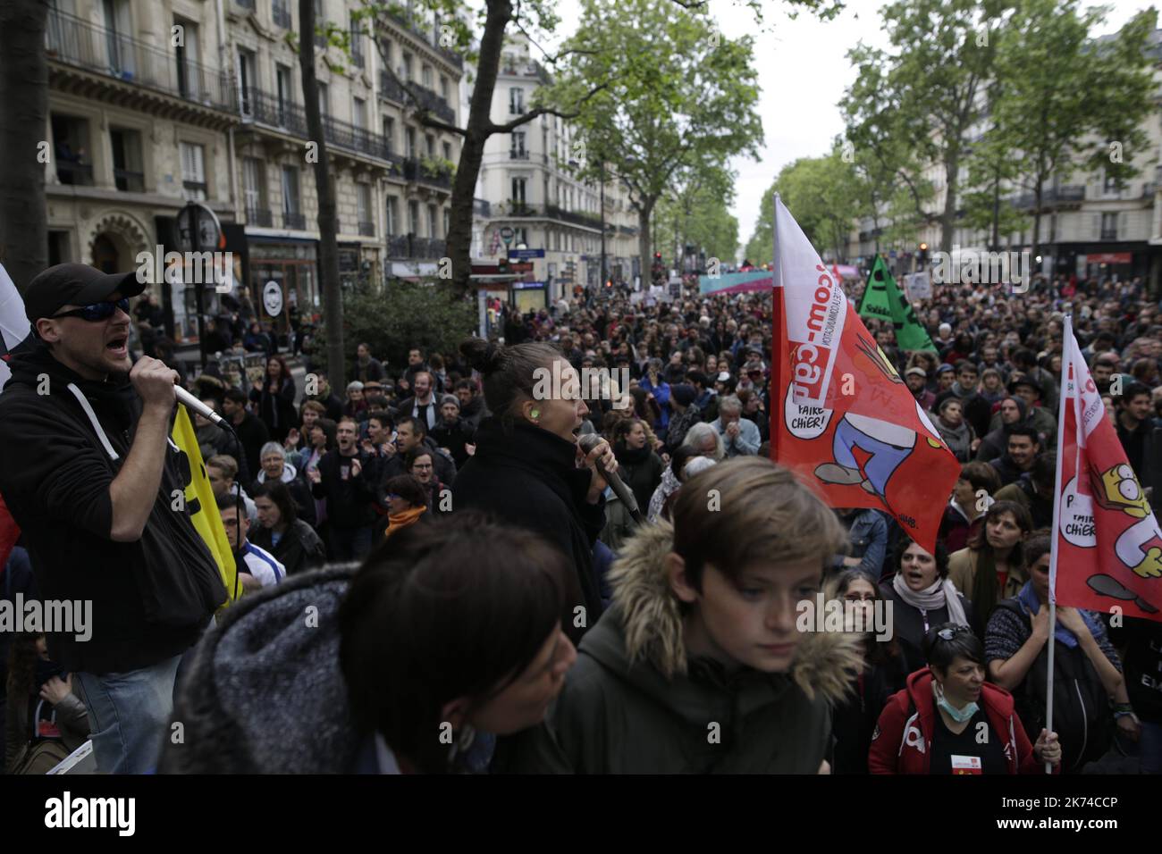 Paul Barlet / le Pictorium - dimostrazione contro il futuro programma di Emmanuel Macron - 08/05/2017 - Francia / Ile-de-France (regione) / Parigi - su invito di diversi sindacati, diverse migliaia di manifestanti hanno lasciato la Repubblica verso la Bastiglia per protestare contro il futuro governo di Emmanuel Macron Foto Stock