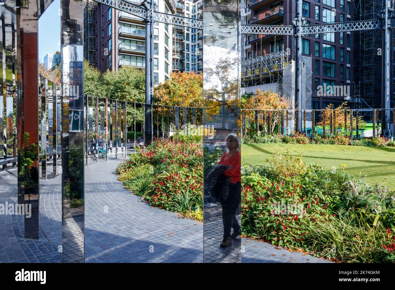 Gasholder Park, uno spazio pubblico verde in un gasholder vittoriano a King's Cross, Londra, Regno Unito Foto Stock