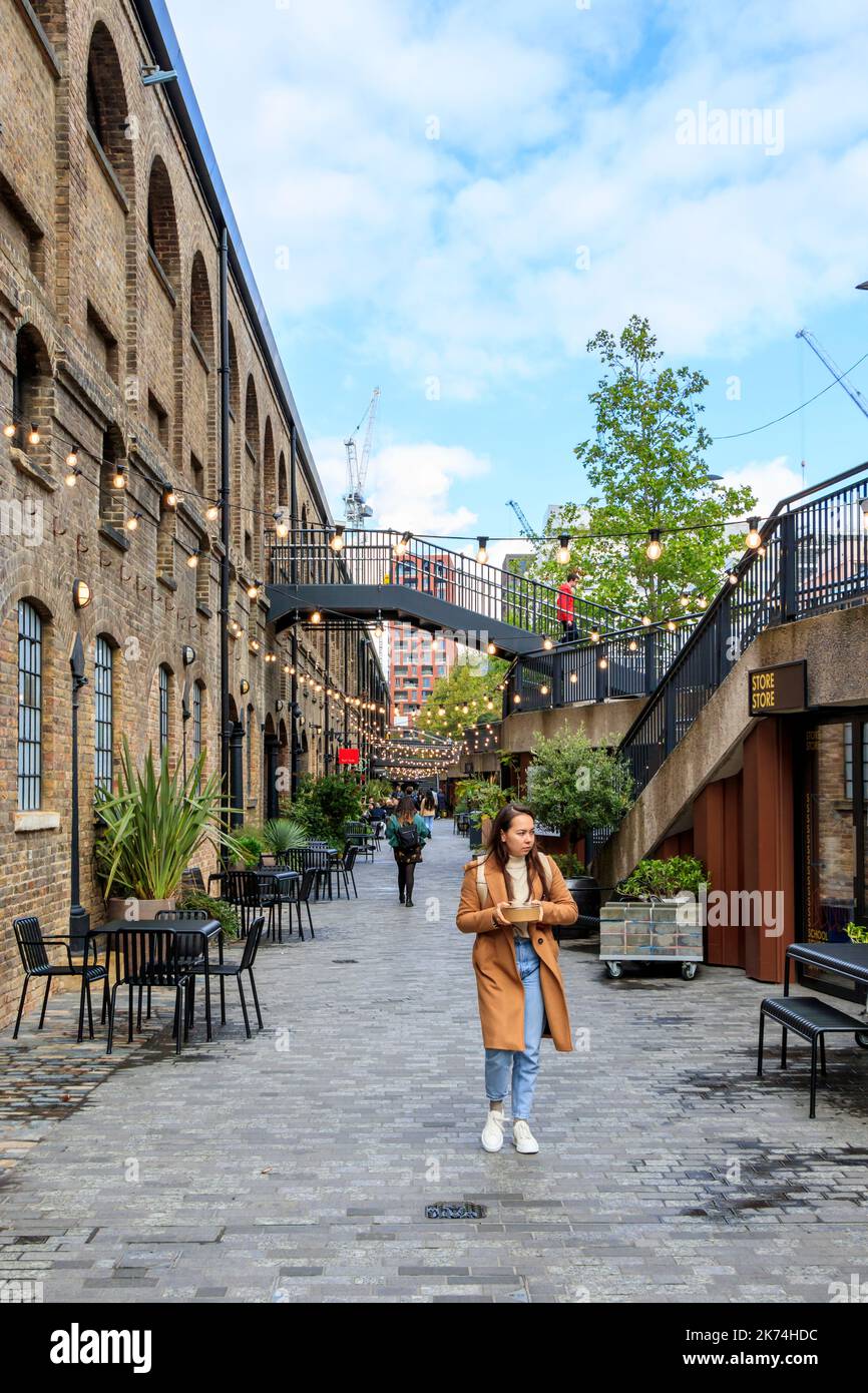 Lower Stable Street nella zona di sviluppo di King's Cross, Londra, Regno Unito Foto Stock