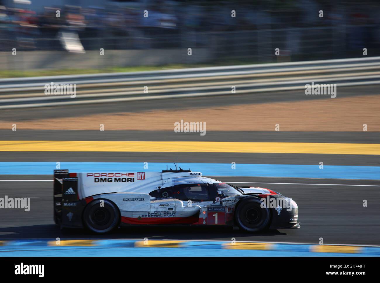 24 ore di le Mans Race al Circuit de la Sarthe, che è il più lungo percorso di gara del mondo Foto Stock