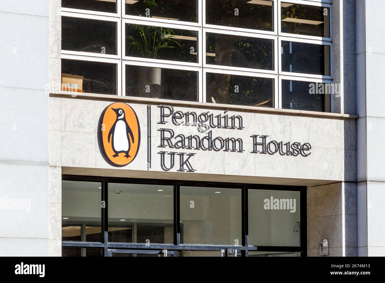 Penguin Random House edificio sulla Vauxhall Bridge Road, Londra, Regno Unito Foto Stock