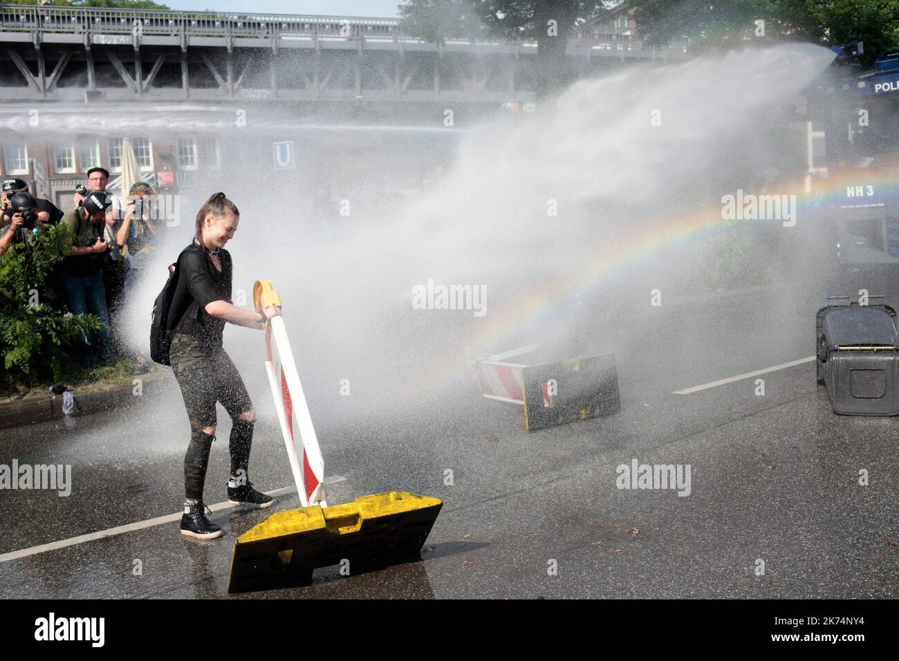 Le forze di polizia si scontrano con i manifestanti il primo giorno del vertice del G20 Foto Stock