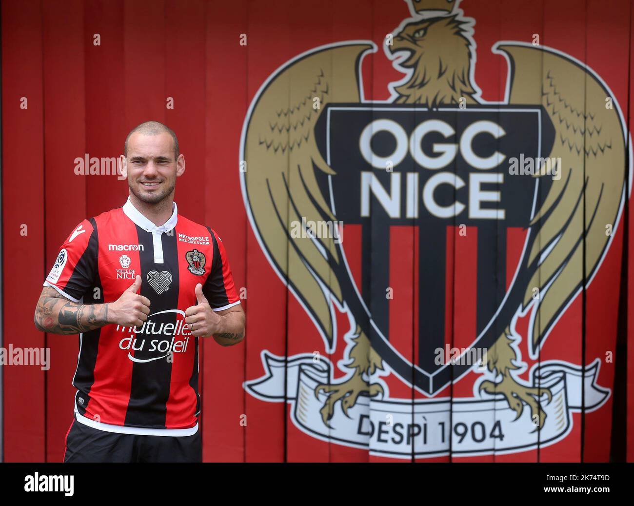 Wesley Sneijder ha firmato per la squadra di calcio francese di OGC Nice Foto Stock