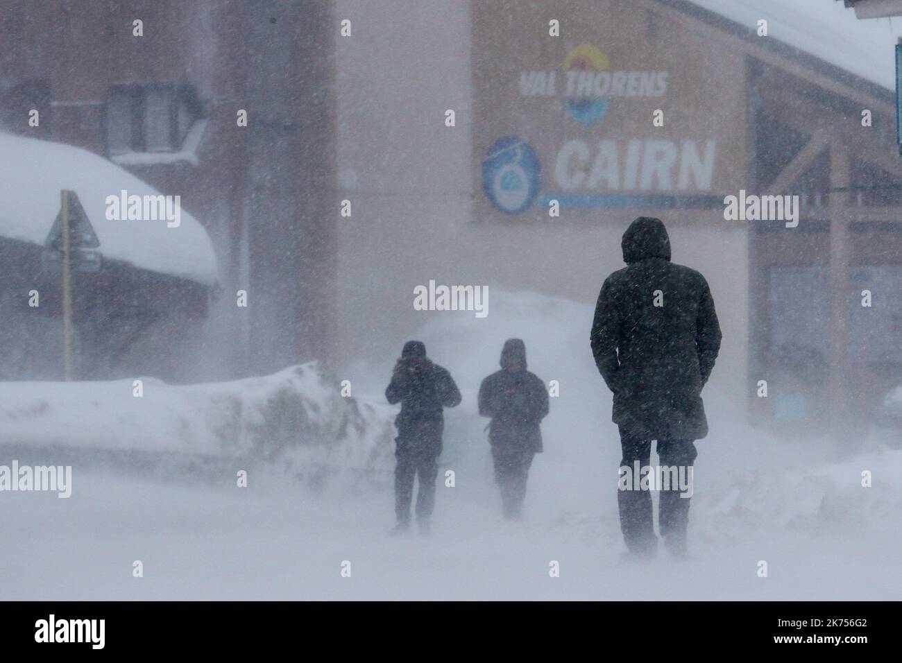 Gli avvisi meteo rimangono in tutta la Francia, in quanto la minaccia delle valanghe chiude le stazioni sciistiche delle Alpi VALTHORENS GENNAIO 3 2018 Foto Stock