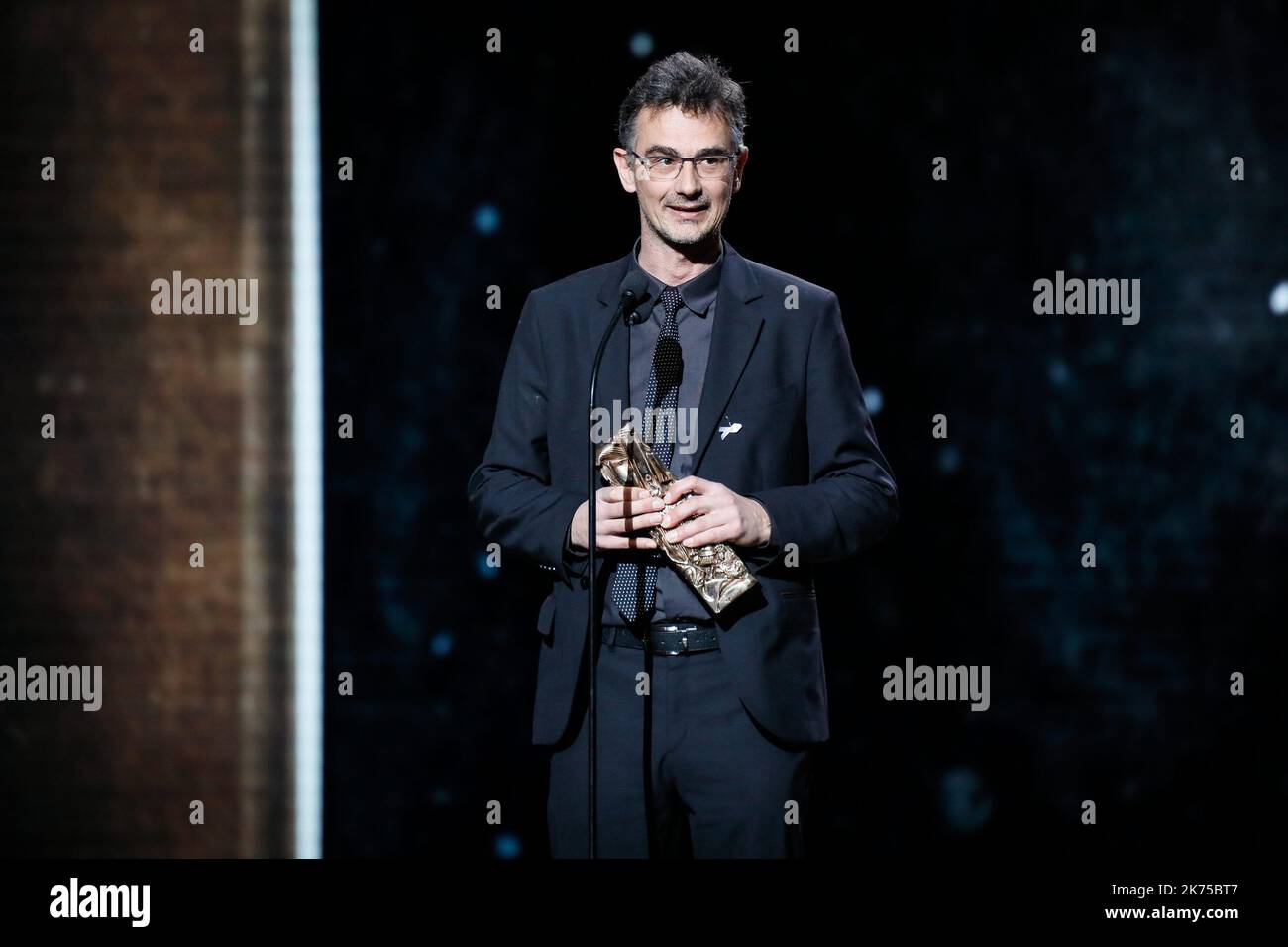 Il regista francese Vincent Mathias consegna un discorso dopo aver vinto il premio Best Photography per il film 'Barbara' durante la cerimonia annuale di premiazione Cesar del 43rd tenutasi nella sala concerti Salle Pleyel a Parigi, in Francia, il 02 marzo 2018. Foto Stock