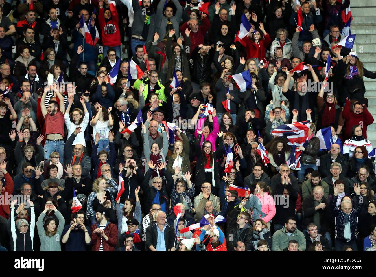 Les supporters de l'équipe de France lors de la rencontre de Rugby opposant la France à Angleterre au stade des Alpes. – Sei Nazioni: Francia 22-16 Inghilterra MARZO 10 2018 Foto Stock