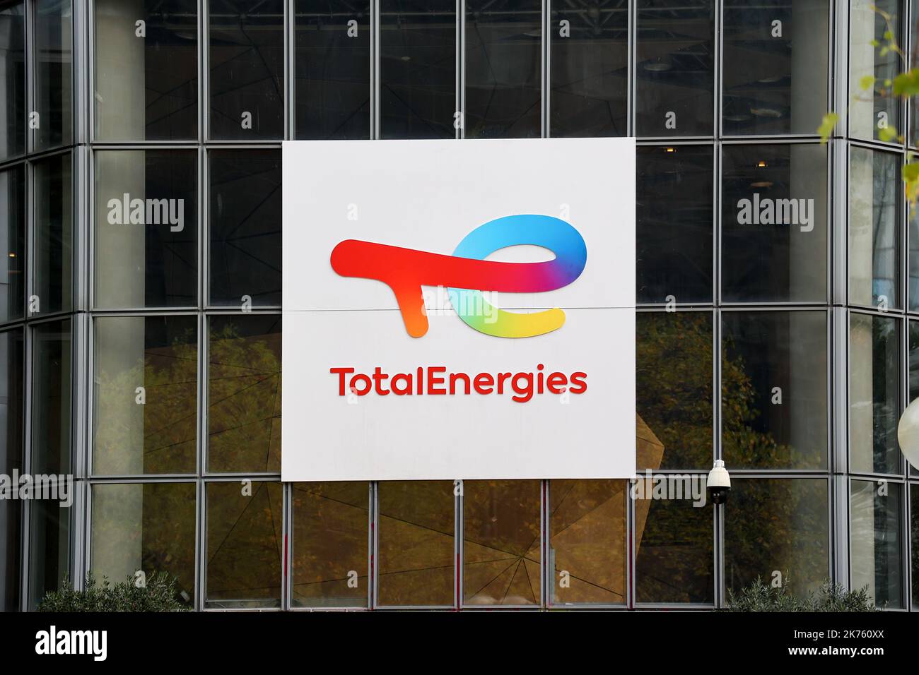 Parigi, Francia. 16th Ott 2022. Vista della torre principale del gruppo 'TotalEnergies' di Parigi. Credit: SOPA Images Limited/Alamy Live News Foto Stock