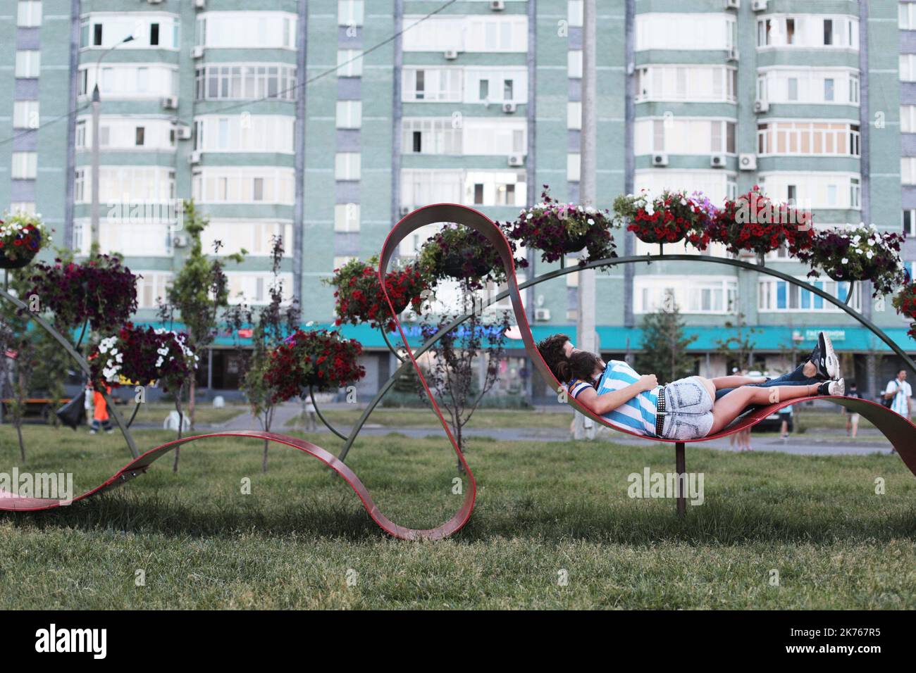Calcio Calcio - Coppa del mondo 2018. I tifosi argentini riposano dopo la partita del turno 16 - Francia vs Argentina - Kazan Arena, Kazan, Russia - 30 giugno 201 Foto Stock