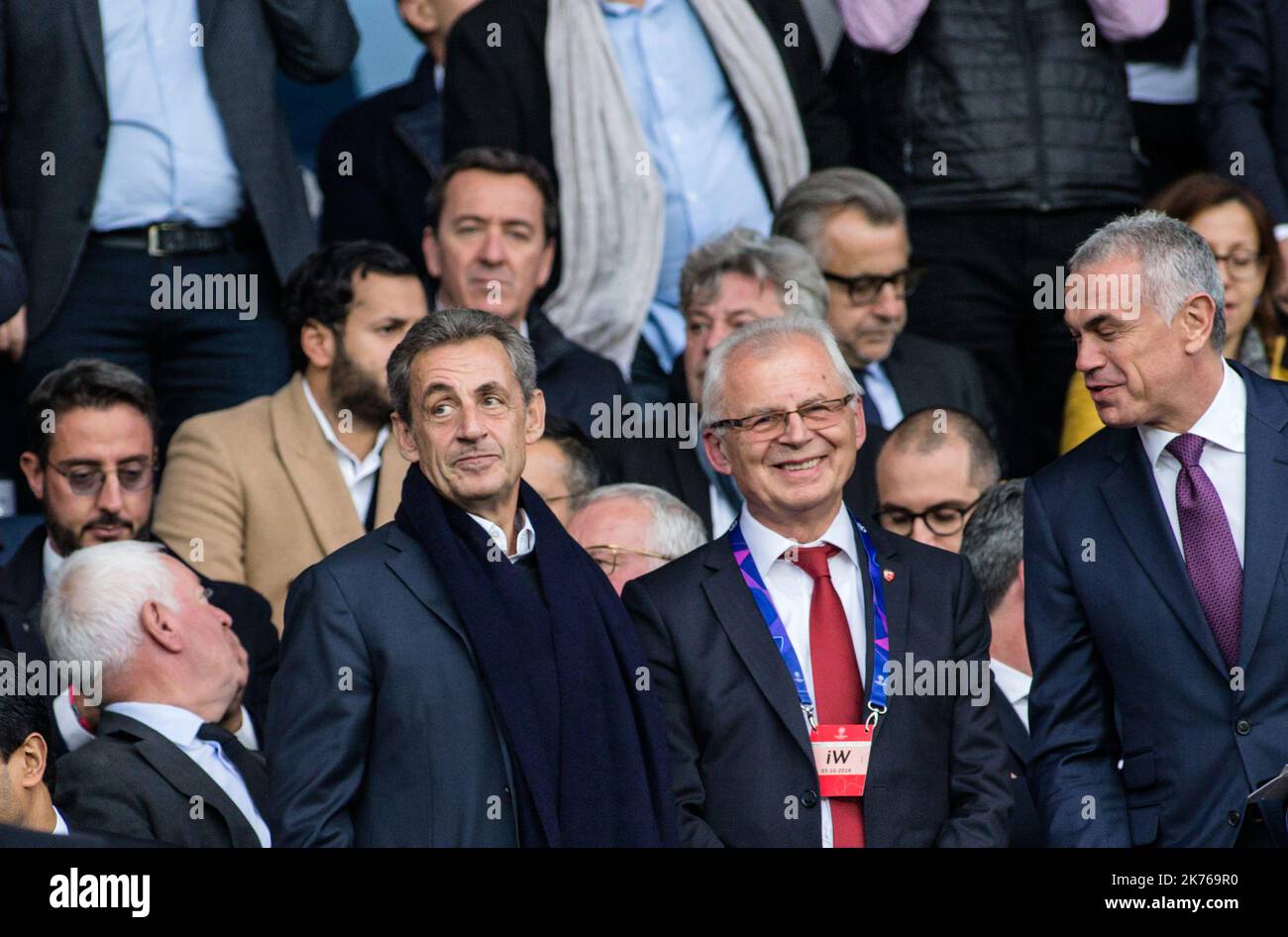 L'ex presidente francese Nicolas Sarkozy durante la partita della UEFA Champions League tra Parigi Saint Germain e la Stella Rossa di Belgrado al Parc des Princes, a Parigi, Francia Foto Stock