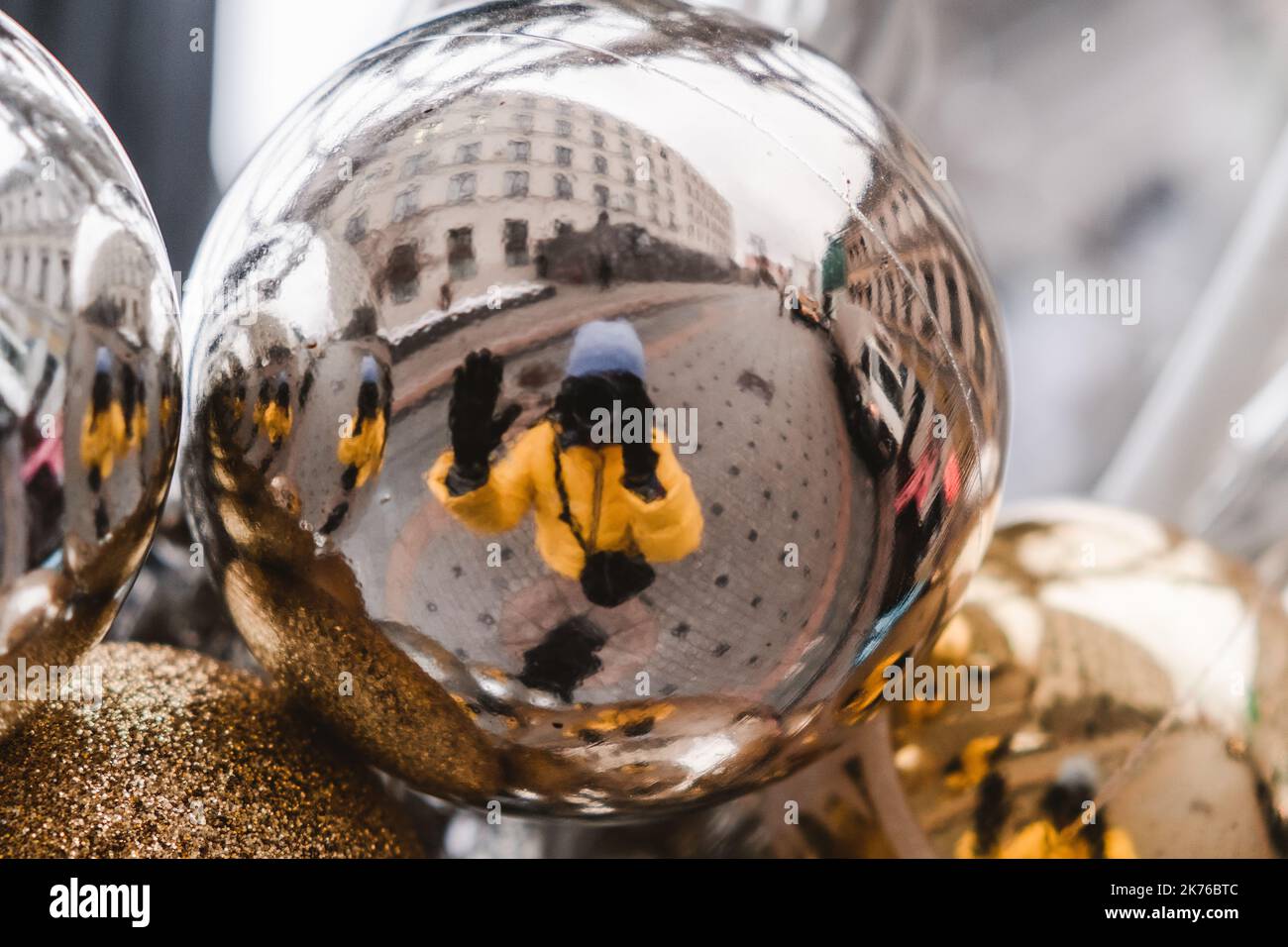 03.12.2021. Russia, Mosca. Decorazioni di Capodanno . Foto di alta qualità Foto Stock