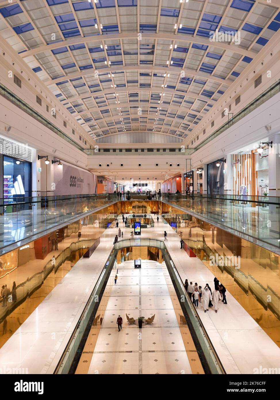 Place Vendôme Mall a Lusail City. Place Vendôme ospita 2 hotel di lusso a cinque stelle, appartamenti serviti, con un massimo di 600 diversi punti vendita al dettaglio. Foto Stock