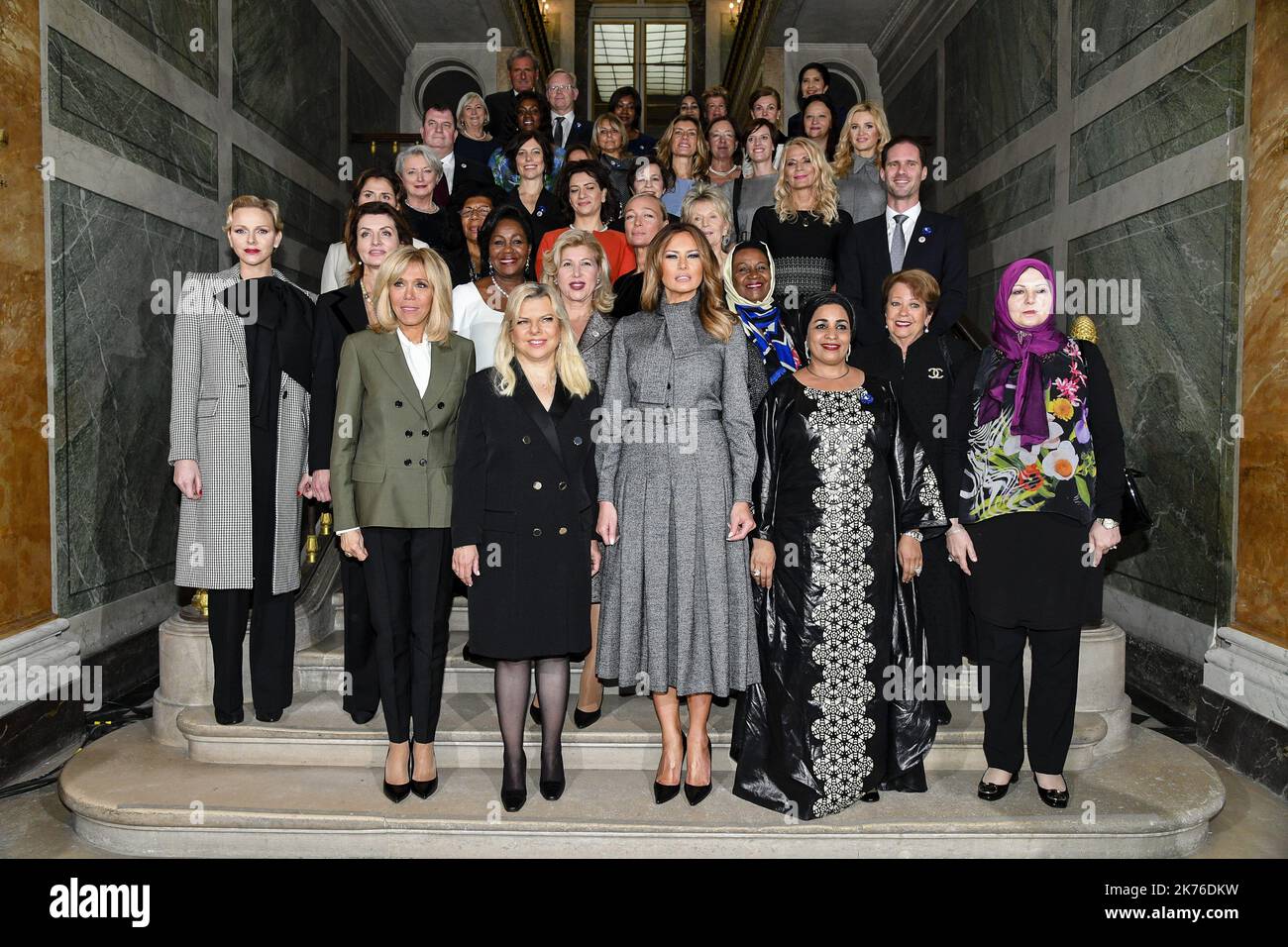 La moglie del presidente francese Brigitte Macron si pone con il capo degli stati partner per partecipare a un evento sponsale al Reggia di Versailles (Reggia di Versailles), fuori Parigi, il 11 novembre 2018, nell'ambito delle commemorazioni del 100th° anniversario dell'armistizio del 11 novembre 1918, Fine della prima guerra mondiale PISCINA/Pierre Perusseau/MAXPPP Foto Stock