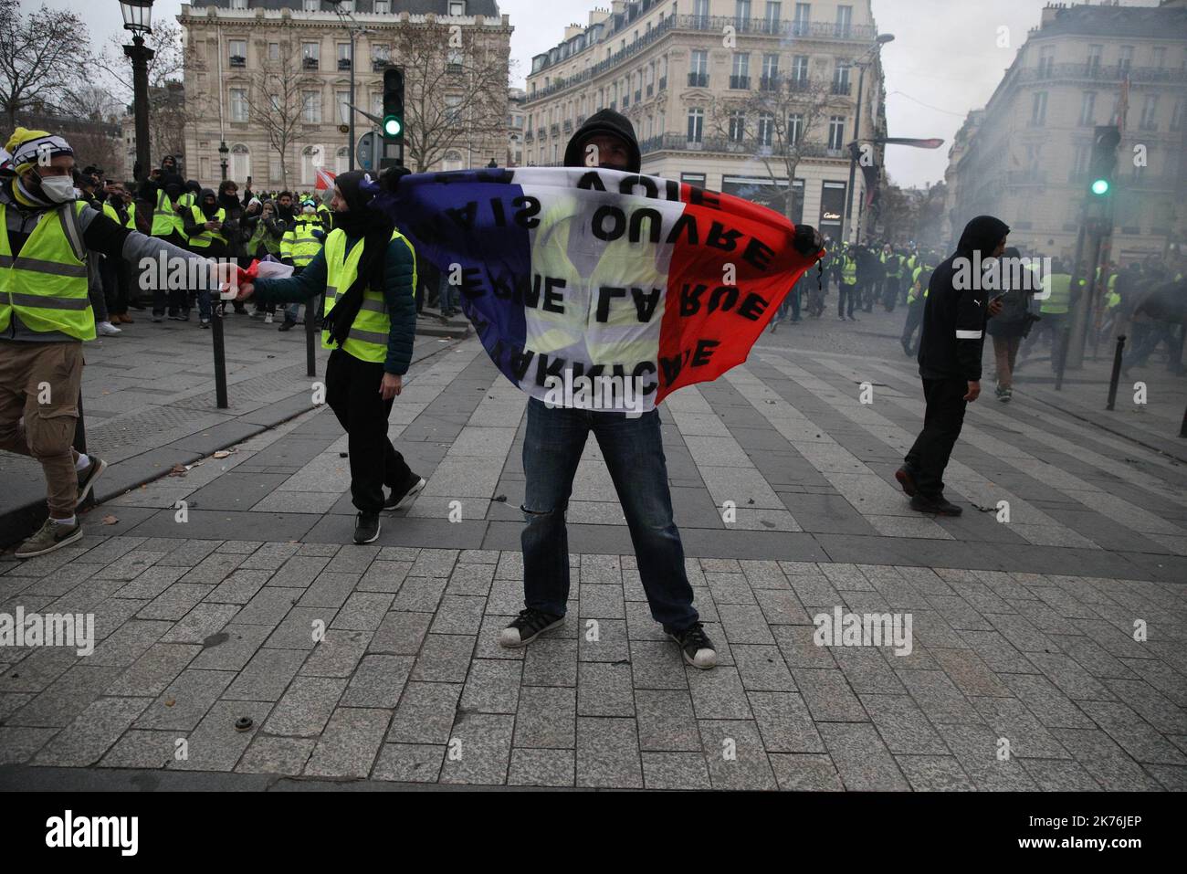 Dimostrazione di giubbotti gialli per la quarta settimana in tutta la Francia Foto Stock