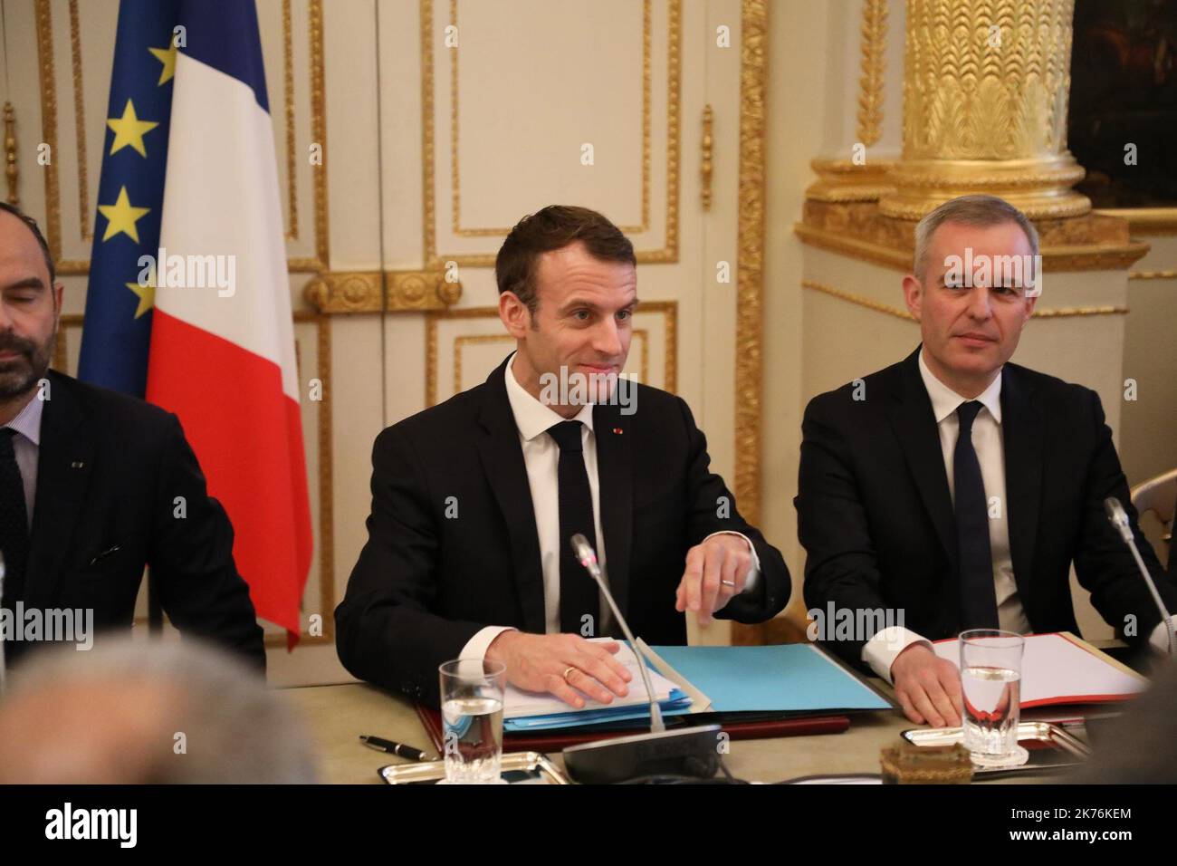 Emmanuel Macron e Francois de Rugy durante un incontro di crisi organizzato dal presidente francese Emmanuel Macron al Palazzo Elysee, Parigi. Il Presidente della Repubblica Emmanuel Macron ha voluto unire lunedì 10 dicembre 2018 tutte le forze politiche, territoriali, economiche e sociali in questo momento serio che attraversa la Nazione, per ascoltare le loro voci, le loro proposte e per mobilitarle ad agire. Foto Stock