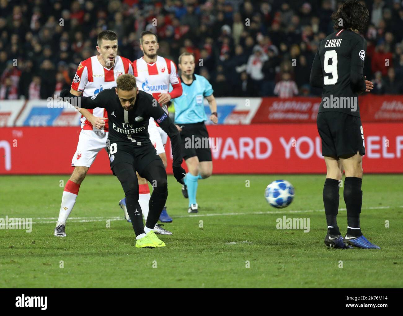 Neymar di PSG segna un gol Champions League Red Star Belgrado - PSG dic 11 2018 Foto Stock