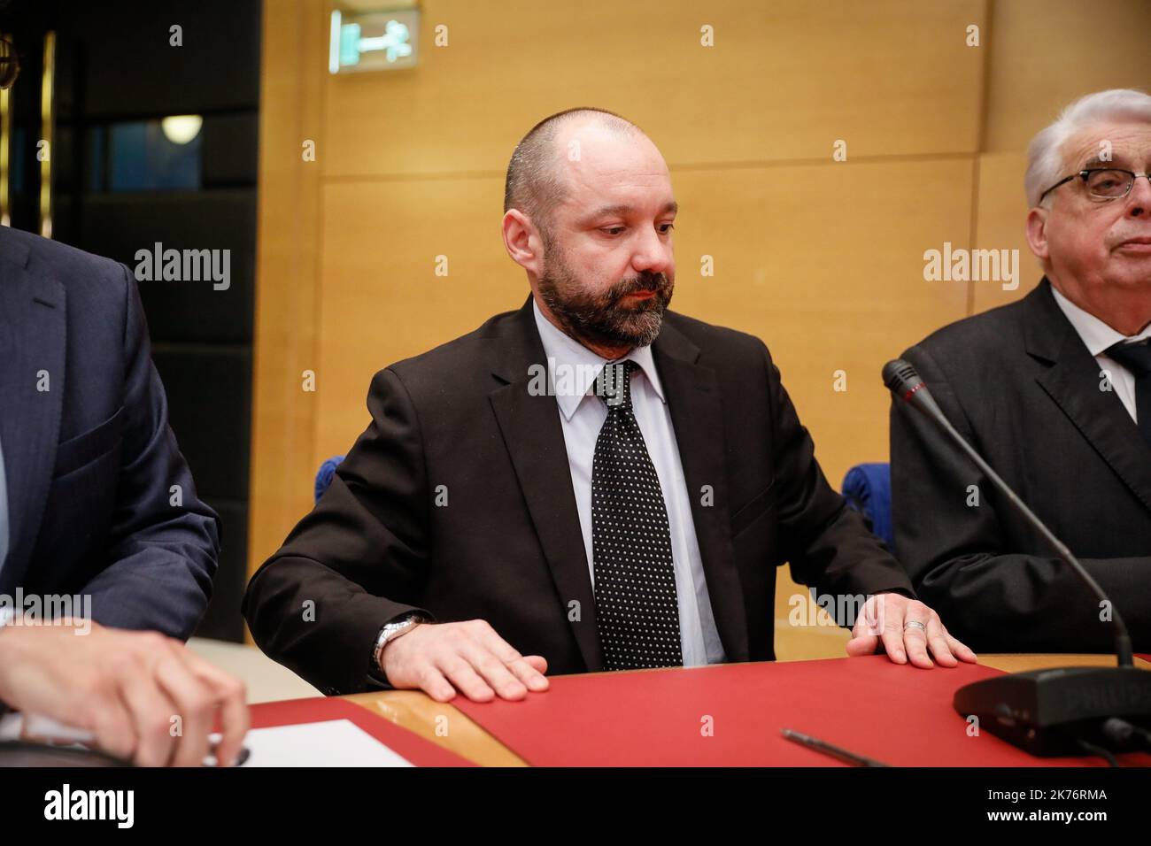 Vincent Crase, membro del partito politico francese la Republique en Marche (LREM), partecipa a un'audizione al senato francese, a Parigi, in Francia, il 19 settembre 2018. AlexandreBenalla e Vincent Crase, capo della sicurezza del presidente francese EmmanuelMacron, hanno affrontato un'audizione del senato dopo che un video pubblicato il 19 luglio 2018 gli ha mostrato, all'epoca, il vice capo di stato maggiore del presidente francese EmmanuelMacron, indossando un casco antisommossa e un'uniforme di polizia mentre attaccavano i manifestanti durante le dimostrazioni di strada del 01 maggio 2018. Foto Stock