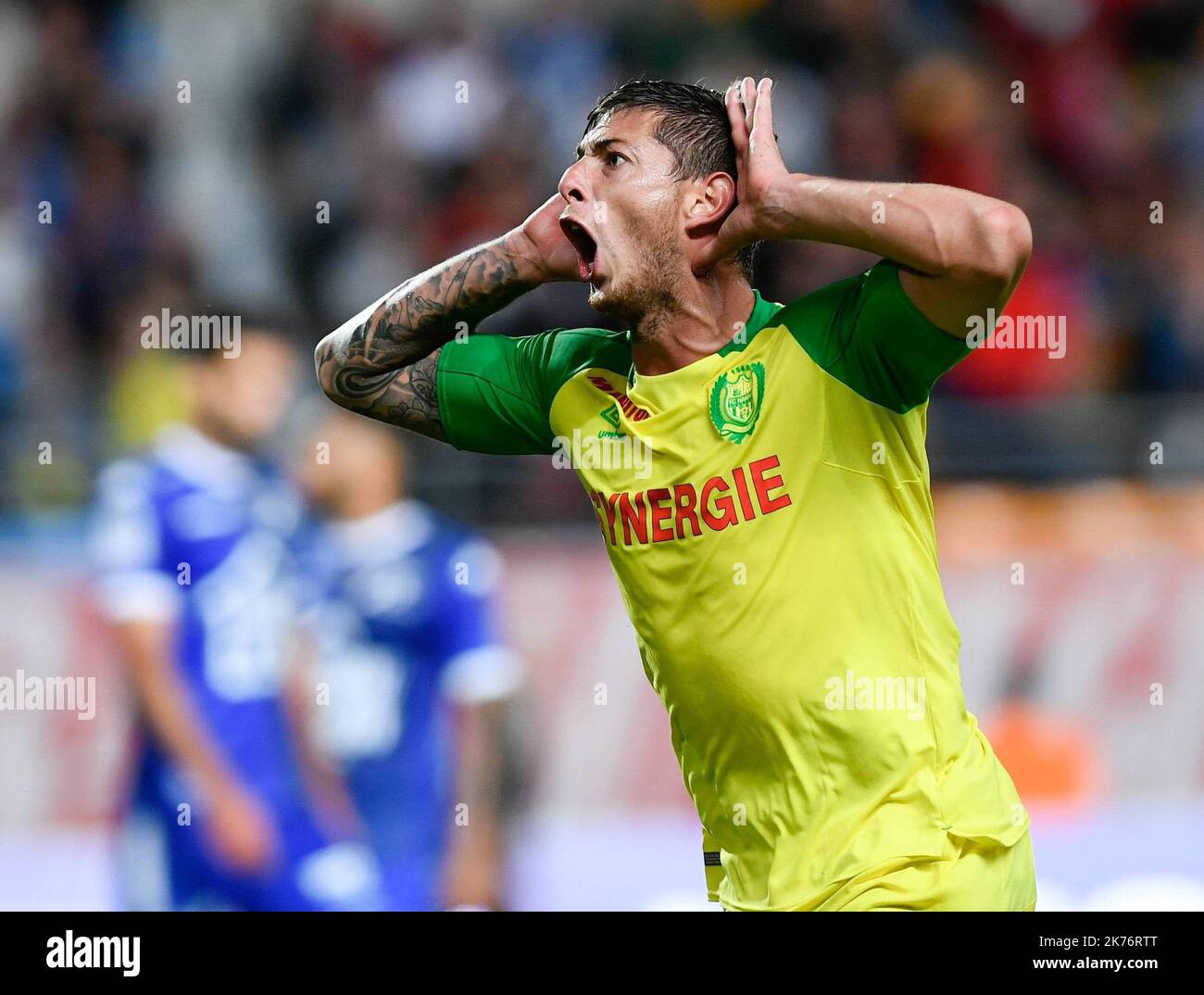 Emiliano Sala festeggia il punteggio. - Giocatore argentino di calcio Emiliano Sala in azione durante il calcio ligue 1 squadra Nantes. Secondo i media, le autorità francesi hanno confermato che il calciatore Emiliano Sala della città di Cardiff era a bordo di un aereo leggero scomparso durante il viaggio dalla Francia al Regno Unito. Foto Stock