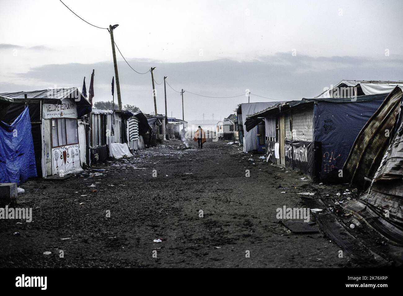 Migranti e rifugiati protestano contro l'espulsione del campo di Calais. Calais, France.espulsione del campo profughi di Calais. Calais, Francia. Foto Stock