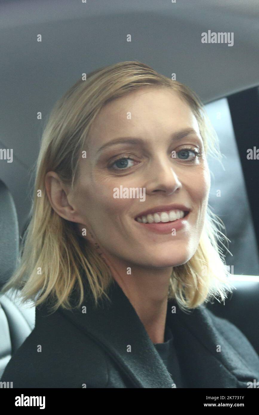 Anja Rubik è stato visto durante il Salone di Moda Stella McCartney come parte della settimana della Moda di Parigi il 04 marzo 2019 a Parigi Foto Stock