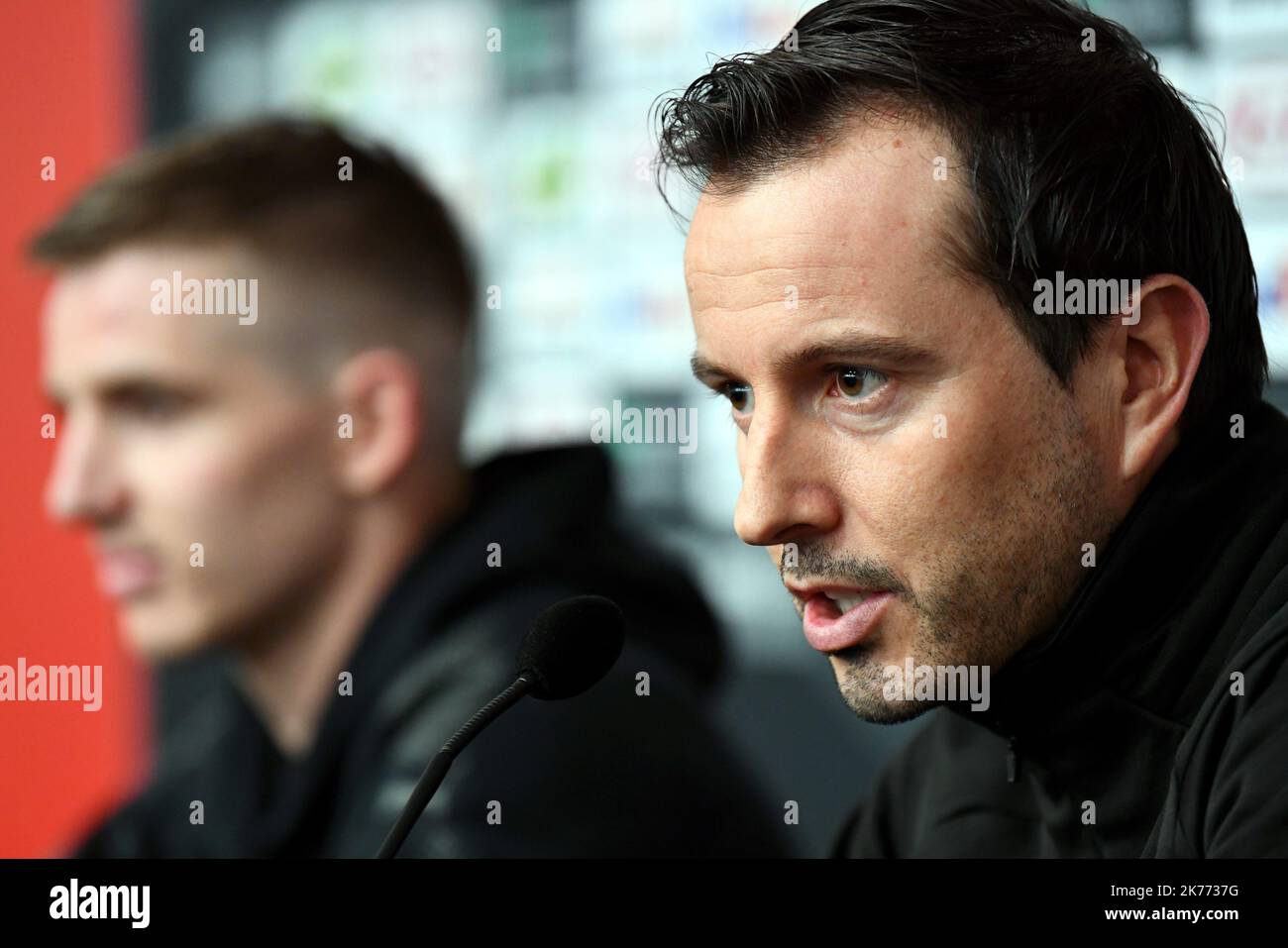 Julien Stéphan Conferenza stampa di Rennes, un giorno prima della sua partita contro Arnela in finale 1/8th di Europa League Foto Stock