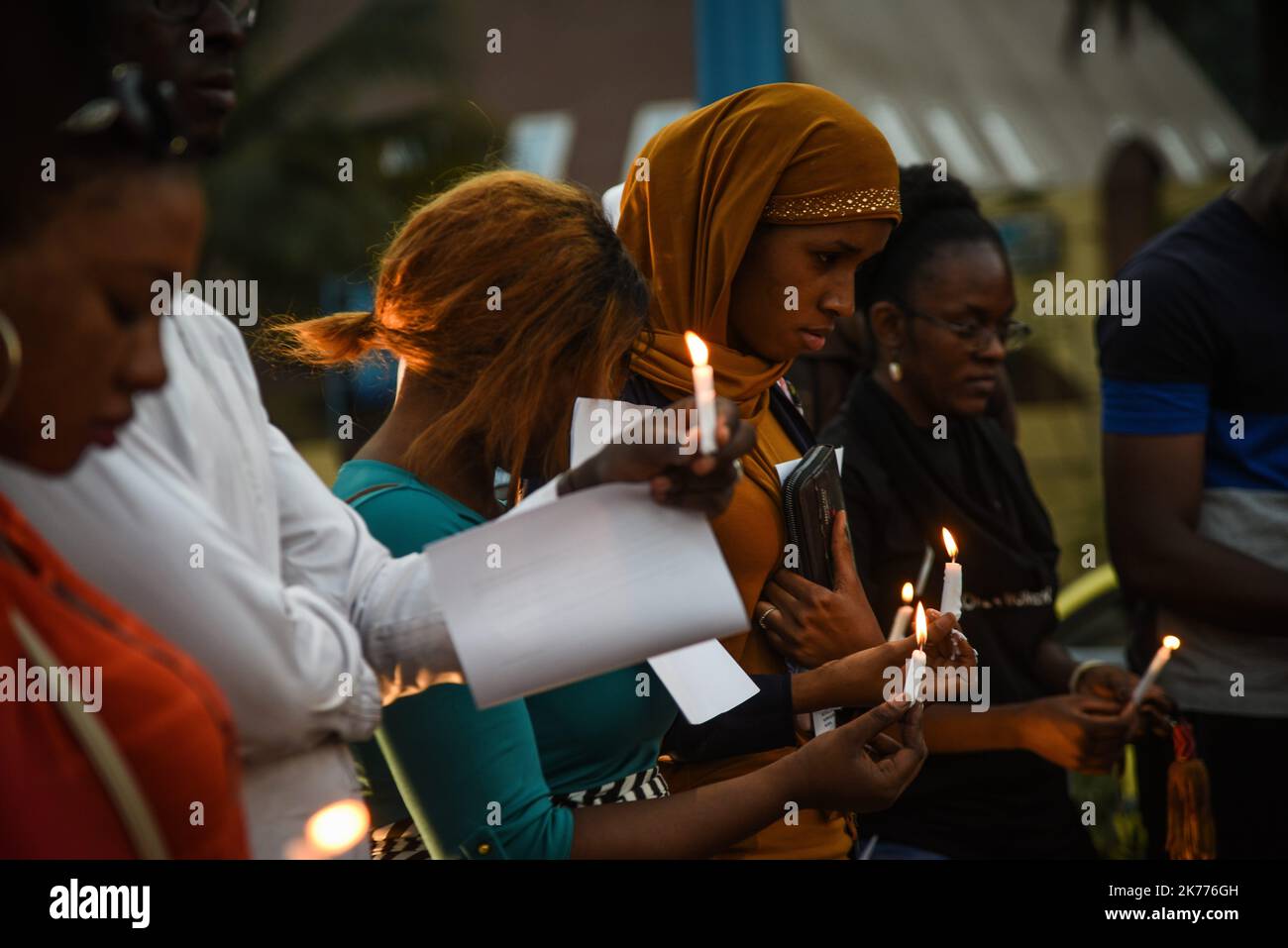 Preghiera silenziosa Place des Martyrs a Bamako, in omaggio alle vittime del massacro di Ogossagou nel distretto di Bankass, che ha ucciso quasi 160 persone. Foto Stock
