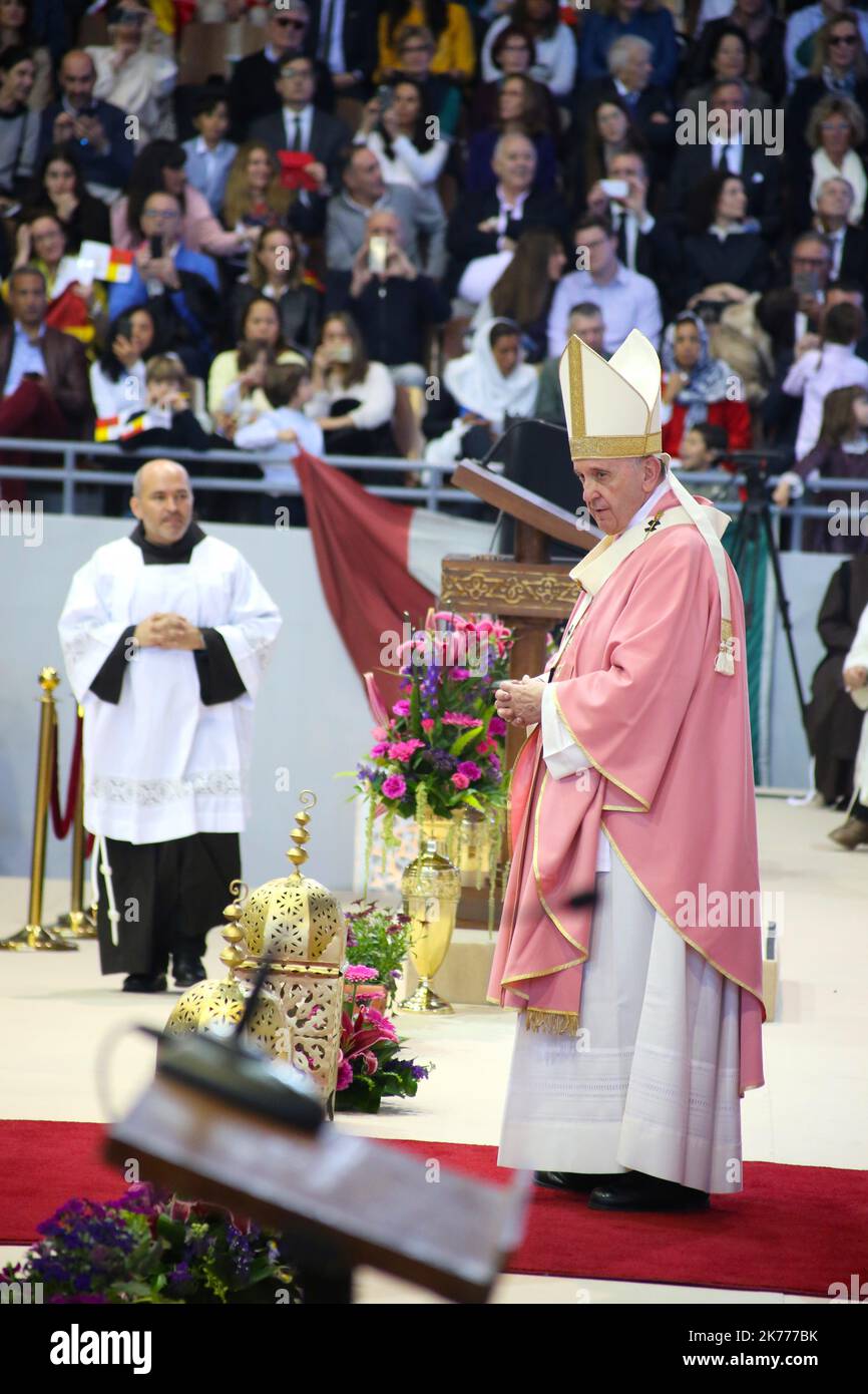 Papa Francesco ha celebrato la Messa nel complesso Moulay Abdallah di Rabat, capitale del Marocco, Davanti a diverse migliaia di fedeli.©Manoel Penicaud / le Pictorium/MAXPPP - Manoel Penicaud / le Pictorium - 31/03/2019 - Maroc / Rabat / Rabat - le Pape Francois una celebrità une messe au complexe Moulay Abdallah de Rabat, la capitale du Maroc devant plusieurs de fideles. / 31/03/2019 - Marocco / Rabat / Rabat - Papa Francesco ha celebrato la Messa nel complesso Moulay Abdallah di Rabat, capitale del Marocco, davanti a diverse migliaia di fedeli. Foto Stock