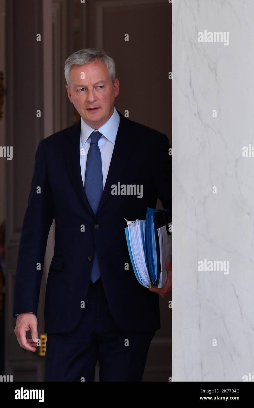 Bruno le Maire, le Ministre de l'Economie et des finances en sortie du Conseil des Ministres / 24/04/2019 - Francia / Ile-de-France (regione) / Parigi - Bruno le Maire, Ministro dell'Economia e delle Finanze che lascia il Consiglio dei Ministri Foto Stock