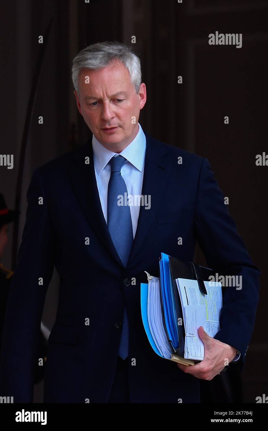 Bruno le Maire, le Ministre de l'Economie et des finances en sortie du Conseil des Ministres / 24/04/2019 - Francia / Ile-de-France (regione) / Parigi - Bruno le Maire, Ministro dell'Economia e delle Finanze che lascia il Consiglio dei Ministri Foto Stock