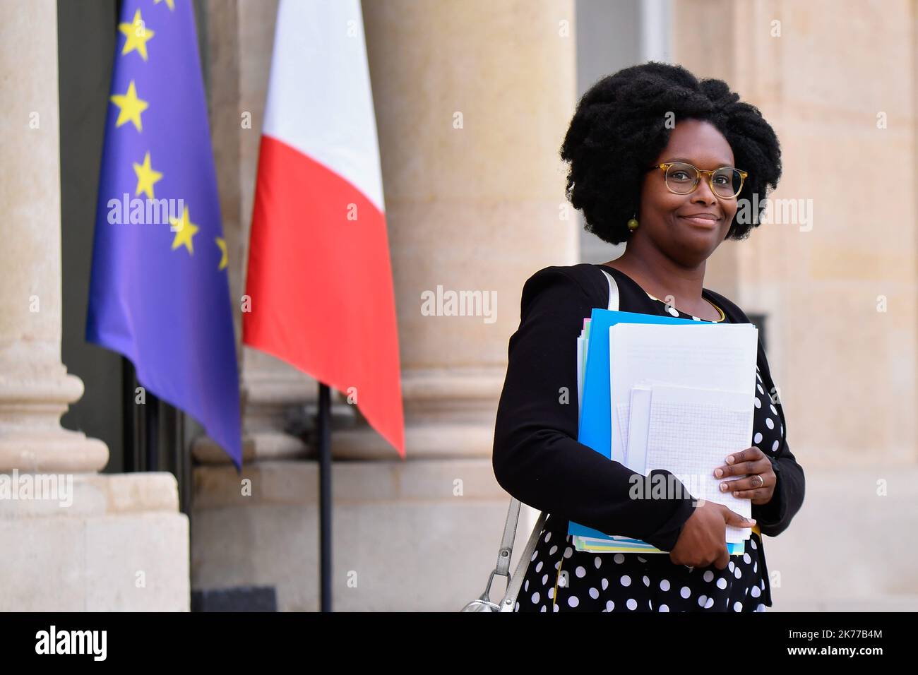 Sibeth ndiaye, la secretaire aupres du Premier Ministre et Porte parole du Gouvernement en sortie du Conseil des Ministres / 24/04/2019 - Francia / Ile-de-France (regione) / Parigi - Sibeth ndiaye, segretario del primo ministro e portavoce del governo del Consiglio dei ministri Foto Stock