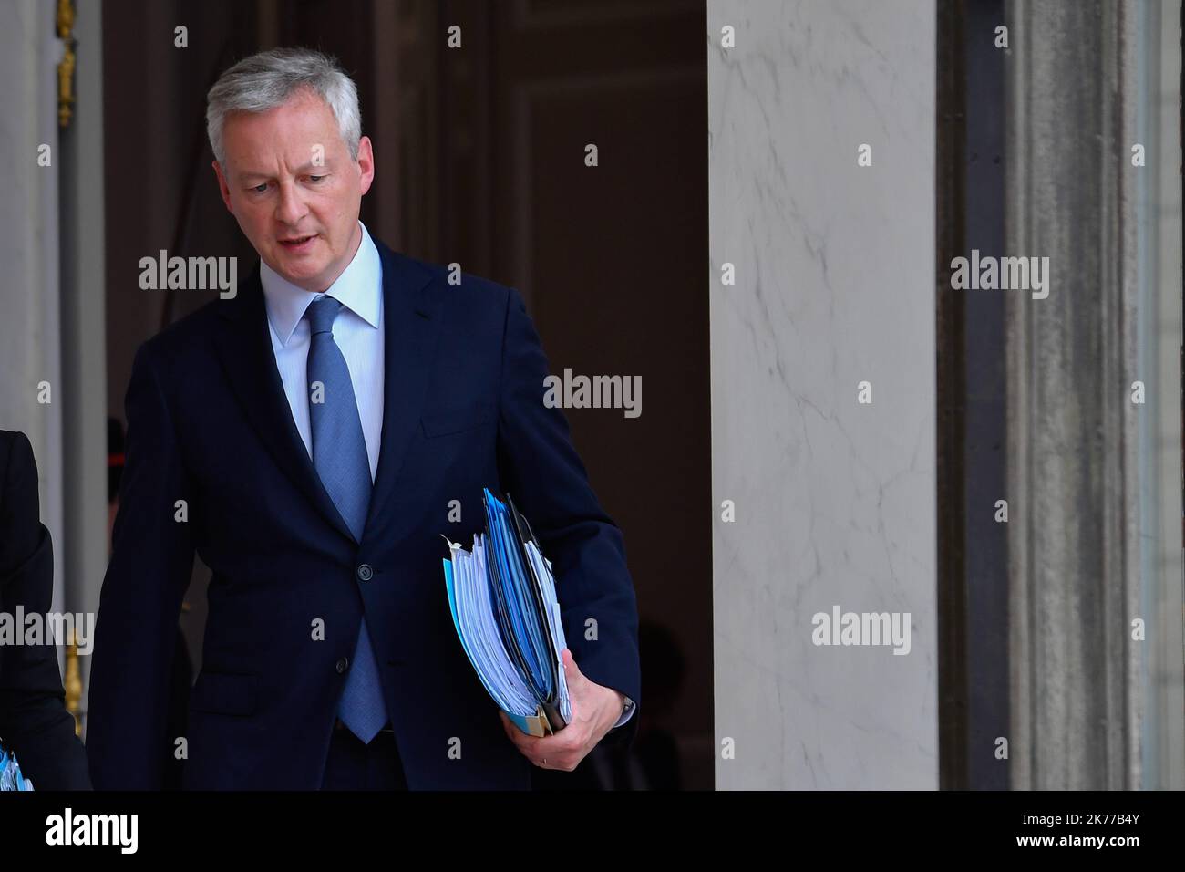 Bruno le Maire, le Ministre de l'Economie et des finances en sortie du Conseil des Ministres / 24/04/2019 - Francia / Ile-de-France (regione) / Parigi - Bruno le Maire, Ministro dell'Economia e delle Finanze che lascia il Consiglio dei Ministri Foto Stock