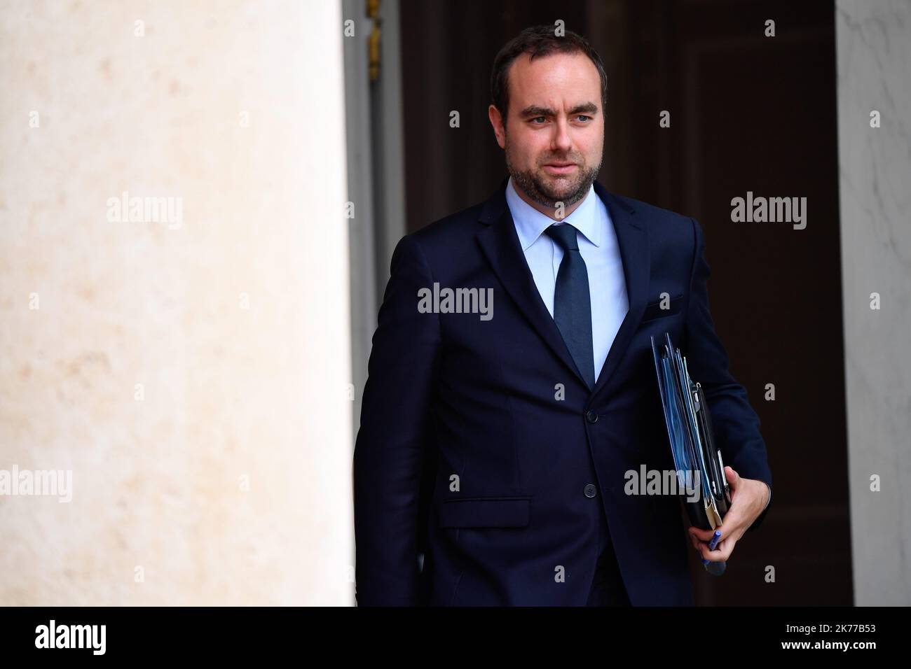 Sebastien Lecornu, Ministre aupre`s du Ministre de la Cohesion des Territoires en sortie du Conseil des Ministres / 24/04/2019 - Francia / Ile-de-France (regione) / Parigi - Sebastien Lecornu, Ministro del Ministro della coesione dei territori che lascia il Consiglio dei Ministri Foto Stock