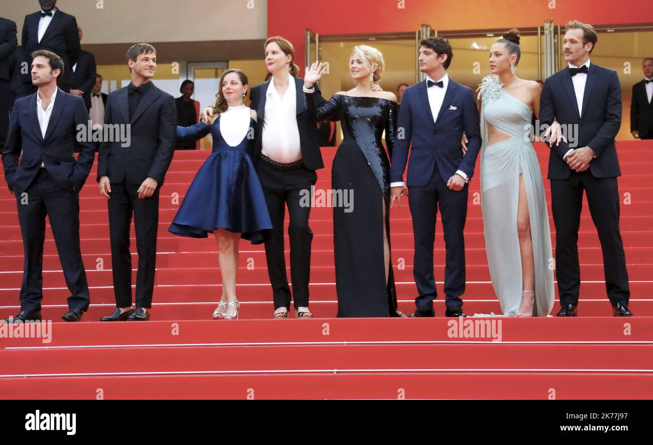 ©PHOTOPQR/NICE MATIN ; (Fromm) produttore francese Arthur Harari, attore francese Gaspard Ulliel, attrice francese Laure Calamy, regista francese Justine Triet, attrice belga Virginie Efira, attore francese-canadese Niels Schneider, L'attrice francese Adele Exarchopoulos e l'attore francese Paul Hamy si presentano al loro arrivo per la proiezione del film 'Sibilla' all'edizione 72nd del Festival di Cannes a Cannes, nel sud della Francia, il 24 maggio 2019. Foto Stock
