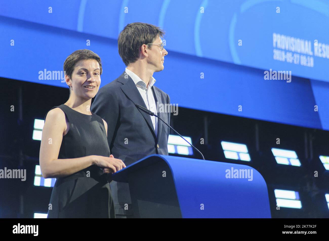 Candidati VERDI alla presidenza della Commissione europea, Ska Keller e il suo collega Bas Eickhout in una conferenza stampa. Foto Stock