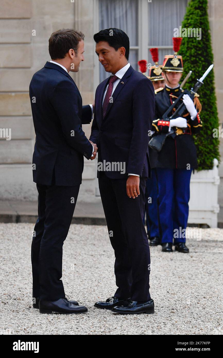Il Presidente francese Emmanuel Macron riceve il Presidente malgascio Andry Rajoelina al Palazzo Elysee di Parigi, in Francia, il 29th 2019 maggio. Foto Stock