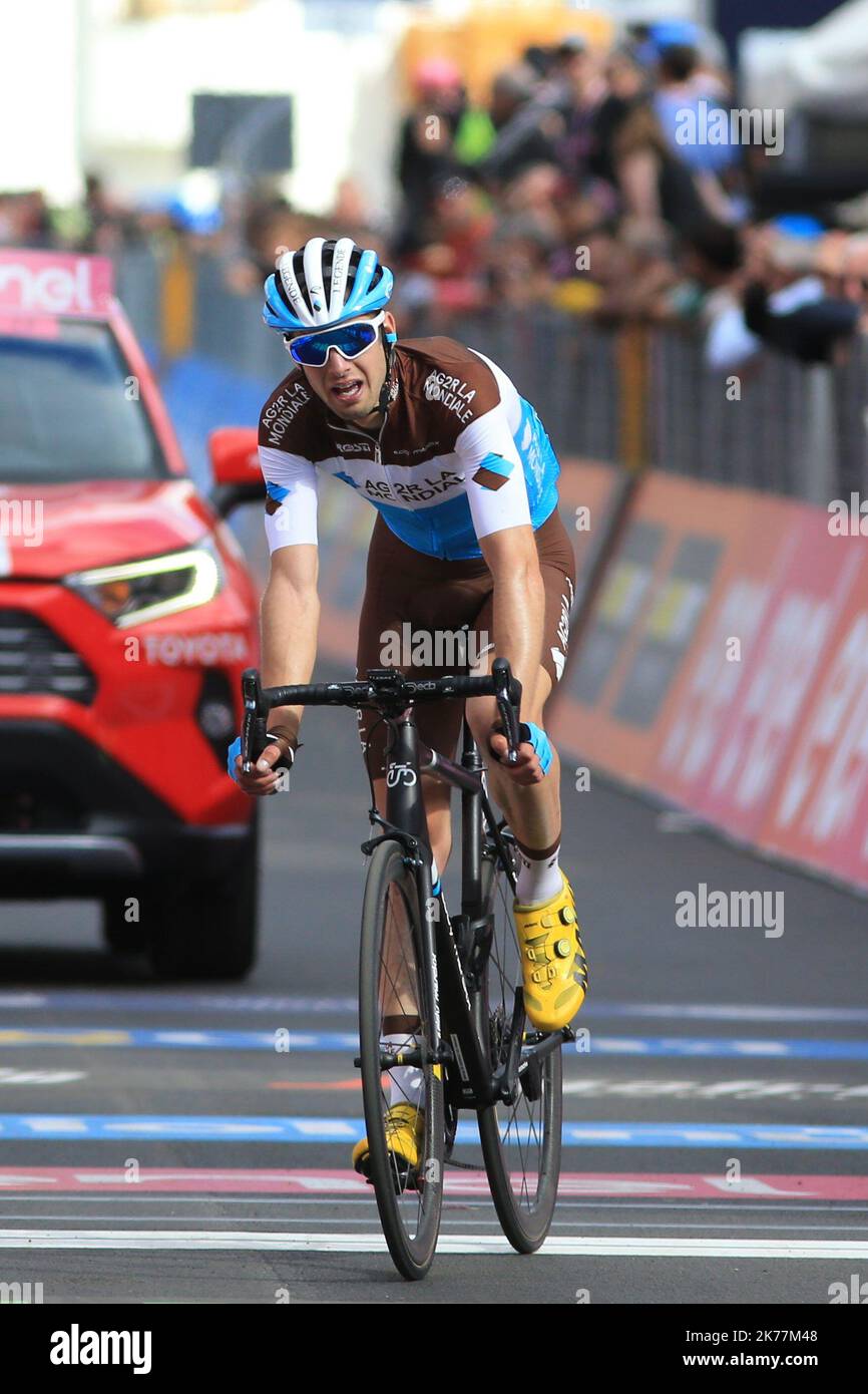 ©Pierre Teyssot/MAXPPP ; giro d'Italia - Tour in bicicletta d'Italia Stage 19th, Treviso - San Martino di Castrozza il 31/05/2019 a San Martino di Castrozza. Foto : Francois bidard (fra) ALM al traguardo © Pierre Teyssot / Maxppp Foto Stock