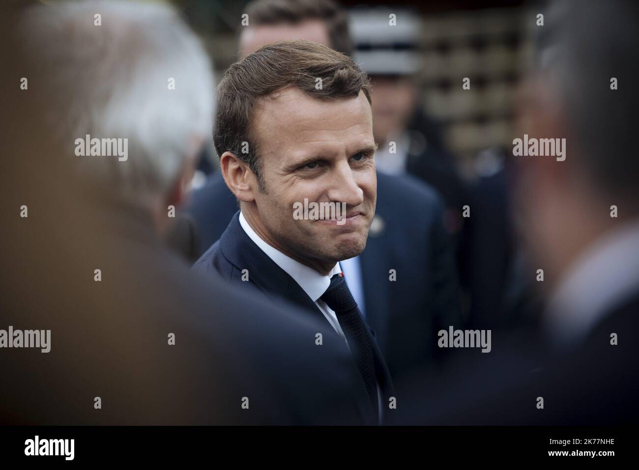 il presidente francese Emmanuel Macron partecipa a una cerimonia nella prigione di Caen per rendere omaggio ai suoi assistenti nell'ambito delle cerimonie del D-Day a Caen, Francia - il 05/06/2019. Il 5 giugno 1944, i tedeschi hanno ucciso 80-85 persone nella prigione di Caen, di cui 71 identificate, membri della resistenza. Foto Stock