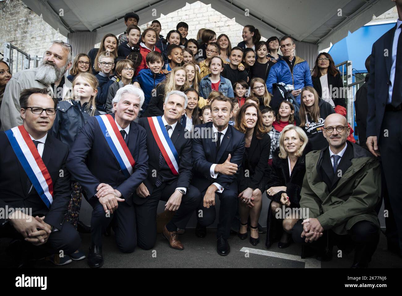 il presidente francese Emmanuel Macron partecipa a una cerimonia nella prigione di Caen per rendere omaggio ai suoi assistenti nell'ambito delle cerimonie del D-Day a Caen, Francia - il 05/06/2019. Il 5 giugno 1944, i tedeschi hanno ucciso 80-85 persone nella prigione di Caen, di cui 71 identificate, membri della resistenza. Foto Stock