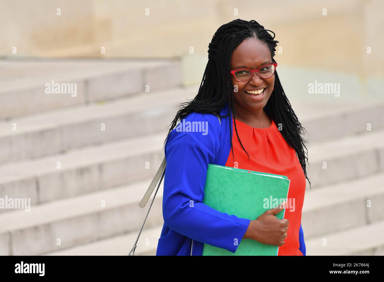 Sibeth ndiaye, la secretaire aupres du Premier Ministre et Porte parole du Gouvernement en sortie du Conseil des Ministres du 04 Septembre 2019 / 04/09/2019 - France / Ile-de-France (region) / Parigi - Sibeth ndiaye, Segretario al primo ministro e portavoce del governo del Consiglio dei ministri del 04 settembre 2019 Foto Stock