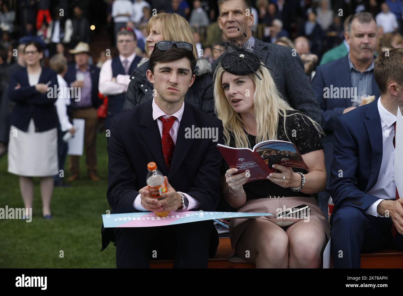Il Prix de l'Arc de Triomphe in coppia, Francia Domenica 6 ottobre 2019. ©PHOTOPQR/LE PARISIEN/olivier corsan ; Hippodrome de Longchamp, Paris XVIe, France, le 6 ottobre 2019. Le Qatar Prix de l'Arc de Triomphe, la cours de galop doté de 5 milioni di euro, S'est déroulée sur les 2400m de la piste de l'hippodrome de Longchamp dans le bois de Boulogne de Paris et a vu la victoire du n°2 Monté Waldgeist par PC BOUDOT qui a devancé dans la dernière ligne droite le favori Enable monté par L. vainqueur des deux dernières éditions, l'empêchant ainsi de réaliser la passe de trois pour l Foto Stock