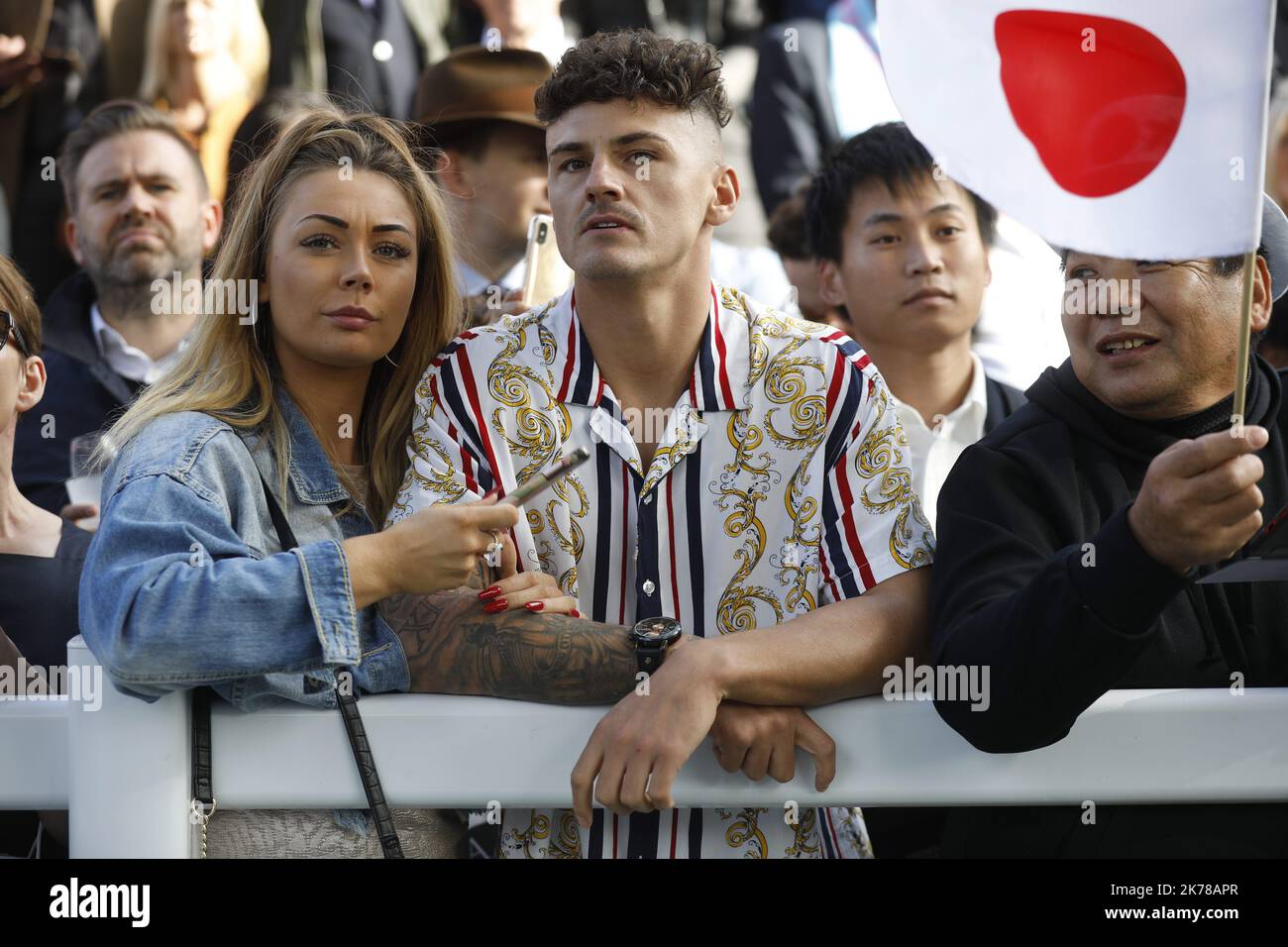 Il Prix de l'Arc de Triomphe in coppia, Francia Domenica 6 ottobre 2019. ©PHOTOPQR/LE PARISIEN/olivier corsan ; Hippodrome de Longchamp, Paris XVIe, France, le 6 ottobre 2019. Le Qatar Prix de l'Arc de Triomphe, la cours de galop doté de 5 milioni di euro, S'est déroulée sur les 2400m de la piste de l'hippodrome de Longchamp dans le bois de Boulogne de Paris et a vu la victoire du n°2 Monté Waldgeist par PC BOUDOT qui a devancé dans la dernière ligne droite le favori Enable monté par L. vainqueur des deux dernières éditions, l'empêchant ainsi de réaliser la passe de trois pour l Foto Stock