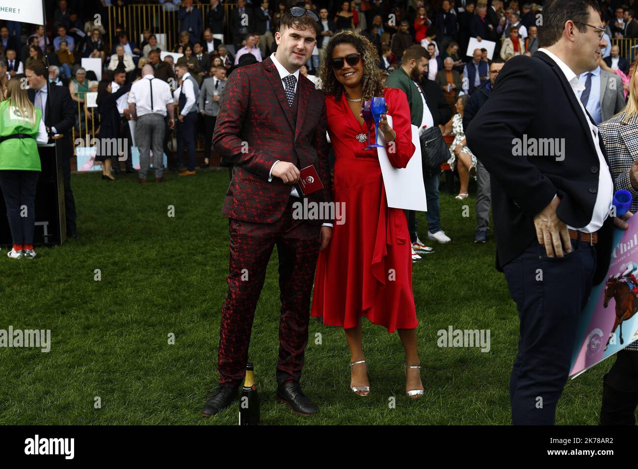 Il Prix de l'Arc de Triomphe in coppia, Francia Domenica 6 ottobre 2019. ©PHOTOPQR/LE PARISIEN/olivier corsan ; Hippodrome de Longchamp, Paris XVIe, France, le 6 ottobre 2019. Le Qatar Prix de l'Arc de Triomphe, la cours de galop doté de 5 milioni di euro, S'est déroulée sur les 2400m de la piste de l'hippodrome de Longchamp dans le bois de Boulogne de Paris et a vu la victoire du n°2 Monté Waldgeist par PC BOUDOT qui a devancé dans la dernière ligne droite le favori Enable monté par L. vainqueur des deux dernières éditions, l'empêchant ainsi de réaliser la passe de trois pour l Foto Stock
