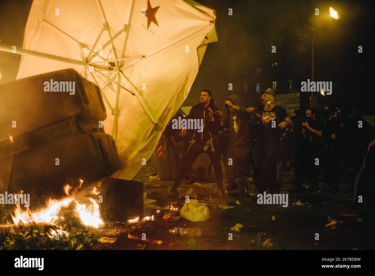 5th giorno di proteste contro le pene detentive richieste ai leader indipendenti catalani Foto Stock