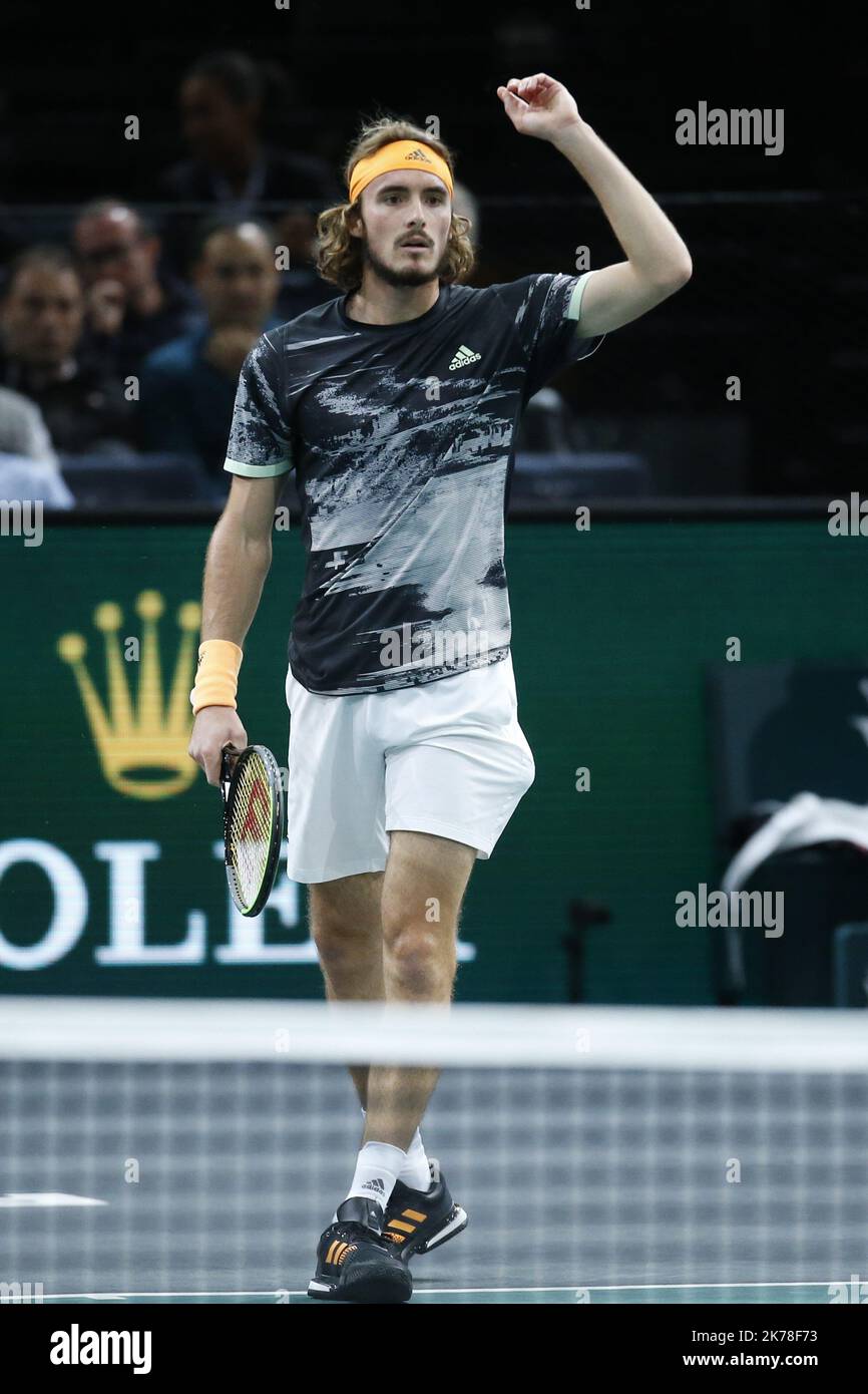 ©Sebastien Muylaert/MAXPPP - Stefanos Tsitsipas di Grecia reagisce durante il suo secondo turno contro Taylor Fritz degli Stati Uniti al torneo di tennis Rolex Paris Masters? A Parigi, France.30.10.2019 Foto Stock